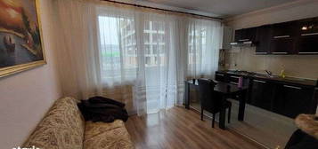 Inchiriez apartament