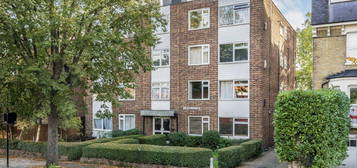 Flat for sale in Brownlow Road, London N11