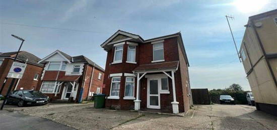 Detached house to rent in Rampart Road, Bitterne SO18