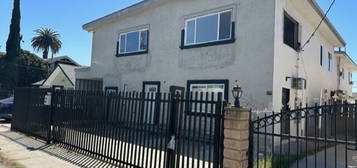 4534 Kingswell Ave, Los Angeles, CA 90027