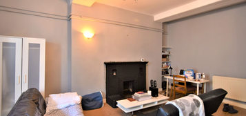 Flat to rent in Marine Parade, Brighton BN2