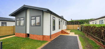 Mobile/park home for sale in Castle Hill Road, Totternhoe, Dunstable LU6