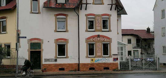 4 Zimmer Wohnung zu vermieten, zentral in Jugendstilhaus, Garage