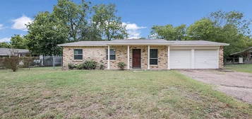 425 Peer Dr, Hewitt, TX 76643