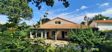 2/3  Chambres, beaux volumes à vivre avec jardin