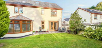 6 bedroom detached house for sale