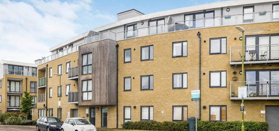 Flat for sale in Smeaton Court, Hertford SG13