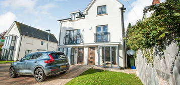 3 bedroom semi-detached house