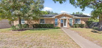 13733 Harbor Dr, Woodway, TX 76712