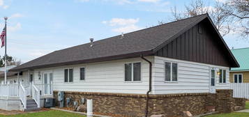 318 W  4th St, Fairview, MT 59221