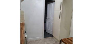 Terraced house to rent in Mount Pleasant, Oldbury B68