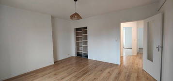 Appart T3, 2 chambres, 2ème étage petit immeuble familial