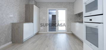 Apartamento Novo com 5 assoalhadas - Montijo