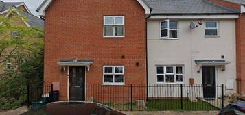 3 bed semi-detached house to rent