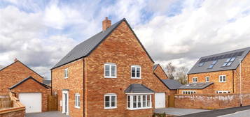 4 bed detached house to rent