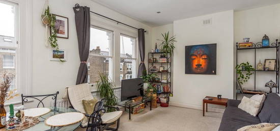 Flat to rent in Saltram Crescent, London W9