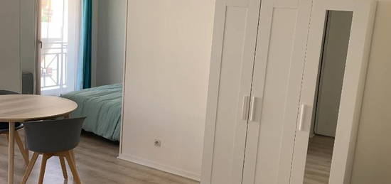 Studio meublé  à louer, 1 pièce, 27 m², Étage 4/5