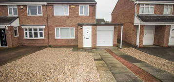 3 bed detached house to rent