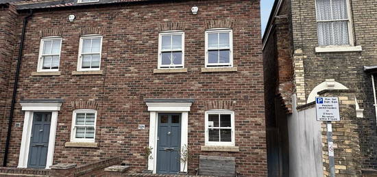 Town house for sale in Bishopgate Court, Hailgate, Howden, Goole DN14