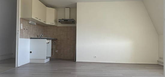 A VENDRE TYPE 3 BIS SECTEUR PLACE D'AURINQUES