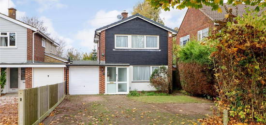 Link-detached house for sale in Farhalls Crescent, Horsham RH12