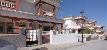 Casa adosada en calle Miguel de Cervantes