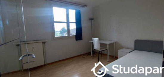 Studio meublé  à louer, 1 pièce, 15 m², Étage 4/–