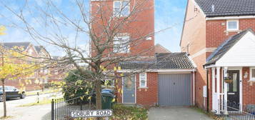 3 bedroom link detached house for sale