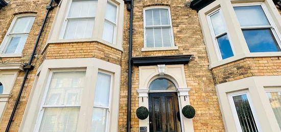 Flat to rent in Princess Royal Terrace, Scarborough YO11