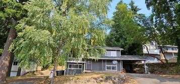 846 NE Michelle Ct, Bremerton, WA 98311