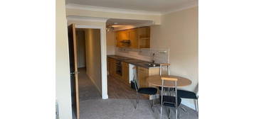 Flat to rent in Oxon Court, Portsmouth PO1