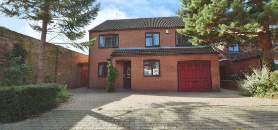 4 bedroom detached house