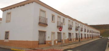 Chalet pareado en venta en calle Estornino