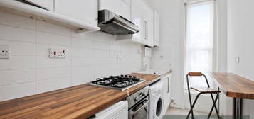 Flat to rent in Brondesbury Villas, London NW6