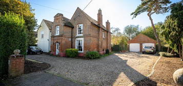 6 bedroom detached house for sale