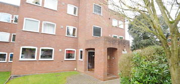 Flat to rent in Priory Road, Edgbaston, Birmingham B5