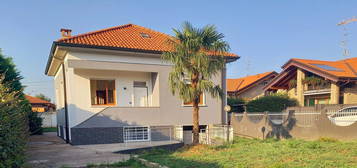 Villa in vendita in via Brianza, 7