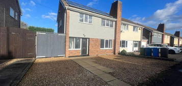 3 bedroom semi-detached house to rent