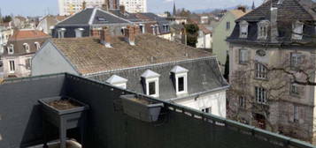 À Mulhouse Dornach, charmant appartement lumineux de 88 m2, 4 pièces, dans un environnement calme, 2 balcons avec vue dégagée sans vis-à-vis.