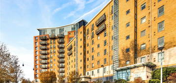 Flat to rent in Western Beach Apartments, 36 Hanover Avenue, London E16