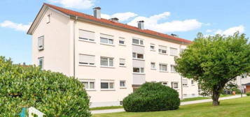 Geschmackvolle Wohnung mit drei Zimmern sowie Balkon und EBK in Friedrichshafen