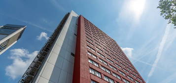 Ruby Tower / 2-Zimmerwohnung  mit Blick auf die Frankfurter Skyline sucht neuen Bewohner