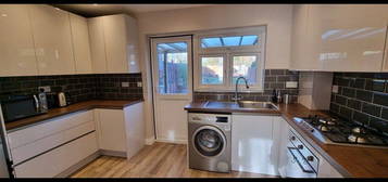 Terraced house to rent in Kingsmead Drive, Northolt UB5