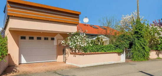 Großzügige 4-Zimmer-Wohnung mit Balkon, Garage mit Dachterrasse, in schöner Lage