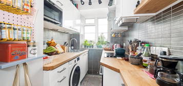 Flat for sale in Victoria Crescent, London SE19