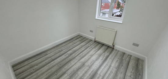 Flat to rent in Whitley Wood Lane, Reading RG2