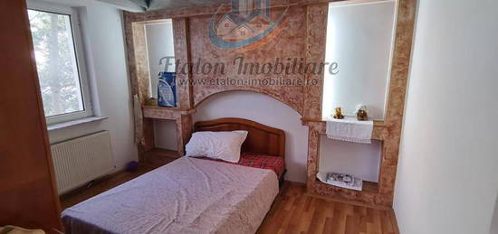 Apartament 4 camere, 2 bai, etaj 1, zona Bradet