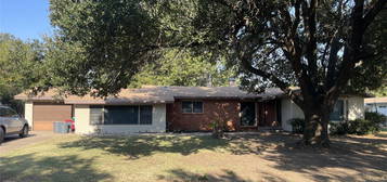 325 Bellaire Dr, Woodway, TX 76712