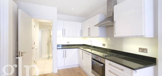 Flat to rent in Charlotte Street, London, Greater London W1T