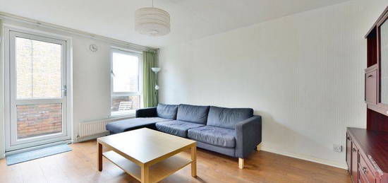 Flat to rent in Westcott House, Isle Of Dogs, London E14